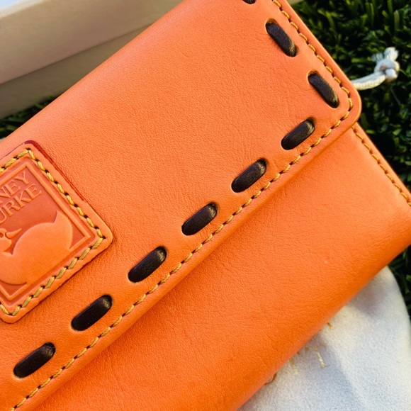 Dooney & Bourke Wallet 🧡 - Picture 6 of 11
